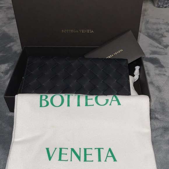 Bottega Veneta slim wallet intrecciato leather gorgeous comes with box n dust Bg - Picture 10 of 10